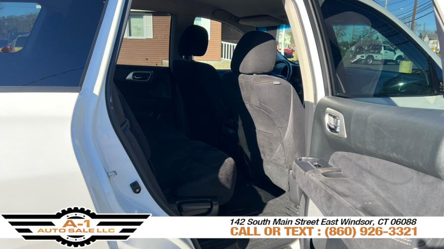 2014 Nissan Pathfinder S photo