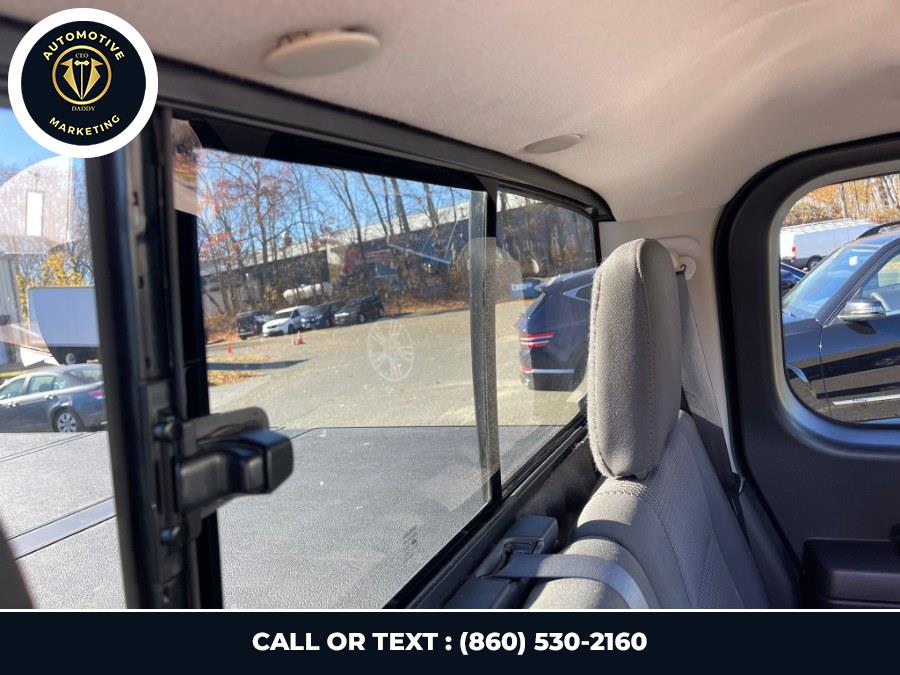 2014 Nissan Titan SV photo