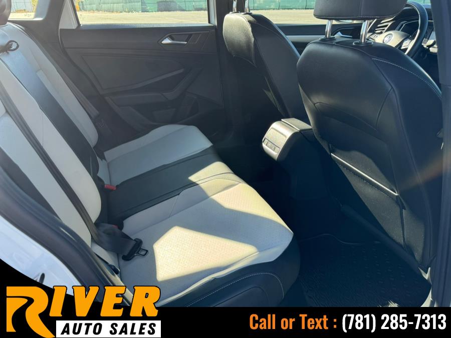 2019 Volkswagen Jetta R-Line Auto w/ULEV photo