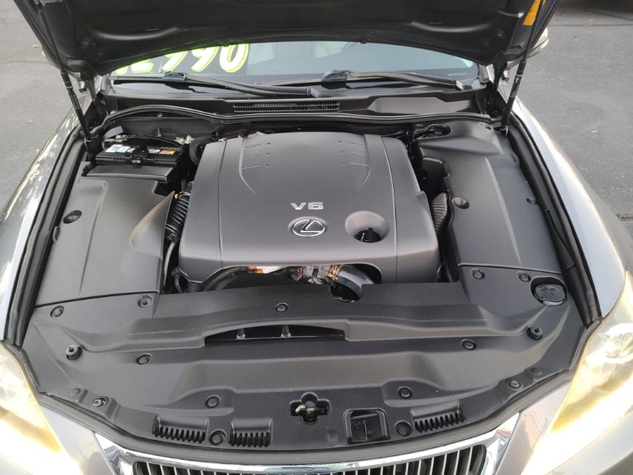 2012 Lexus IS 250 photo