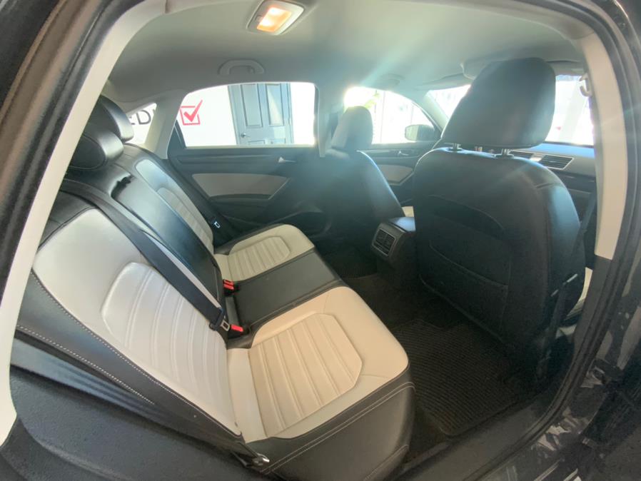 2015 Volkswagen Passat 4dr Sdn 1.8T Auto Sport PZEV photo