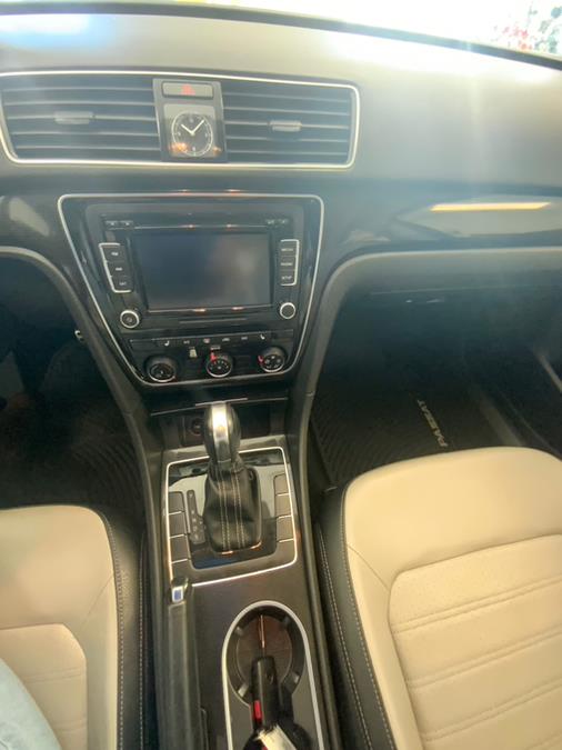 2015 Volkswagen Passat 4dr Sdn 1.8T Auto Sport PZEV photo