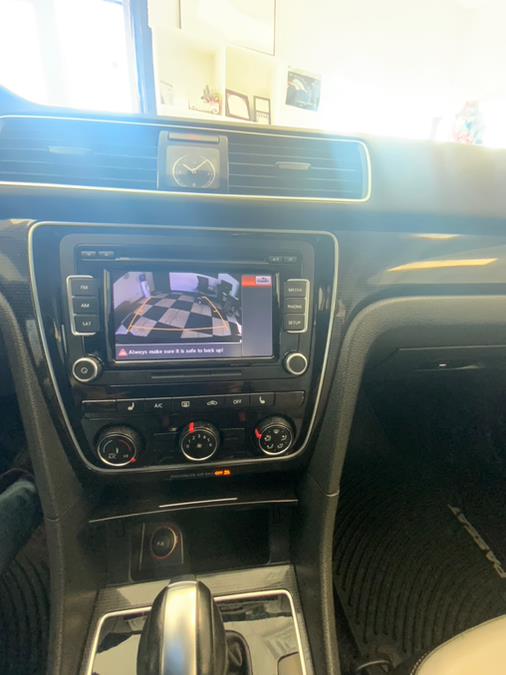 2015 Volkswagen Passat 4dr Sdn 1.8T Auto Sport PZEV photo