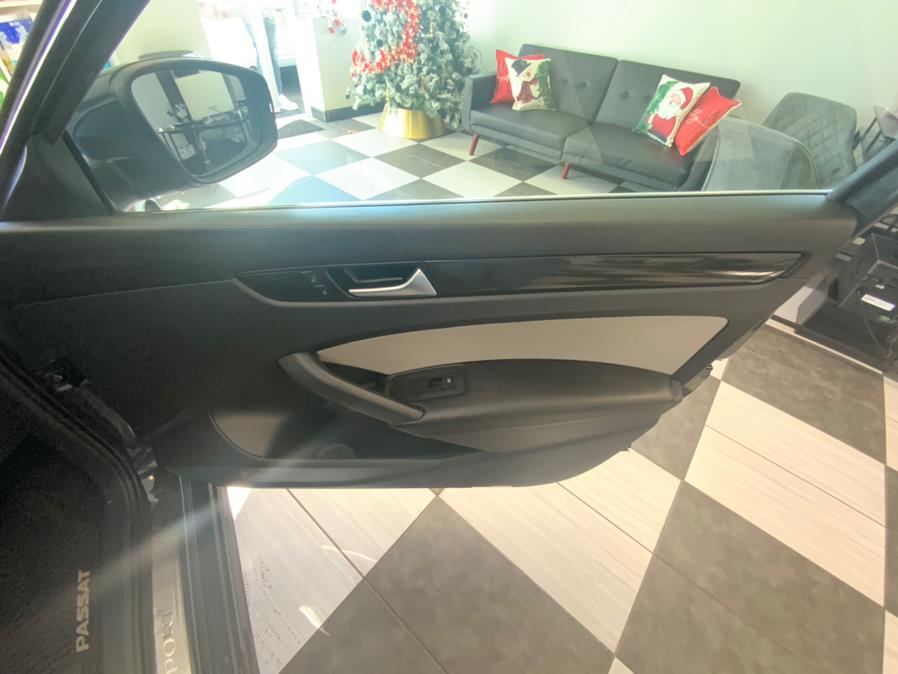 2015 Volkswagen Passat 4dr Sdn 1.8T Auto Sport PZEV photo