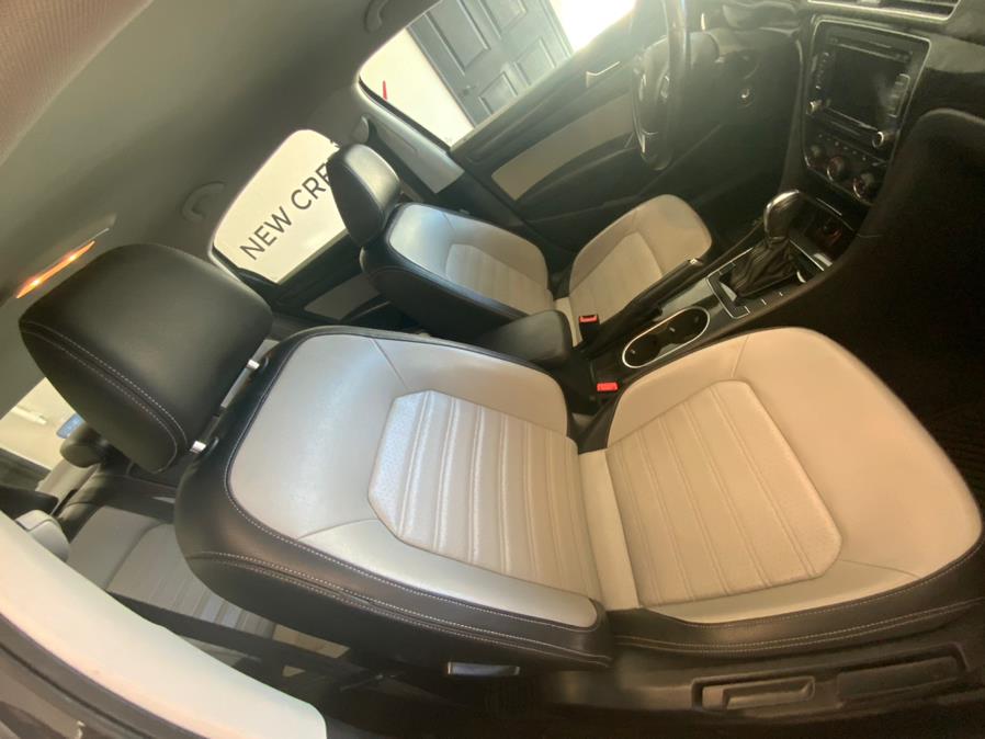 2015 Volkswagen Passat 4dr Sdn 1.8T Auto Sport PZEV photo