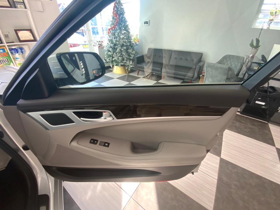 2015 Hyundai Genesis 3.8L photo