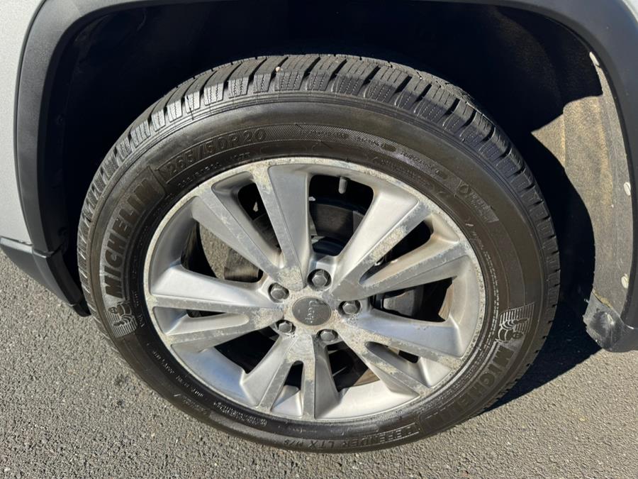2011 Jeep Grand Cherokee Laredo photo