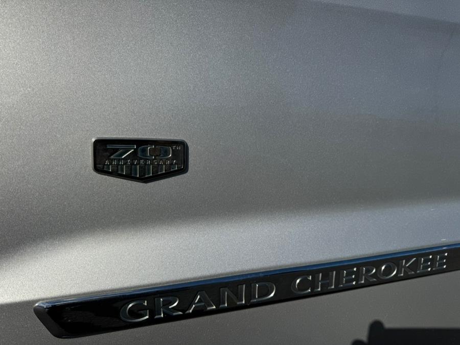 2011 Jeep Grand Cherokee Laredo photo
