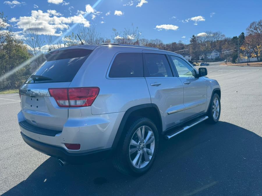 2011 Jeep Grand Cherokee Laredo photo