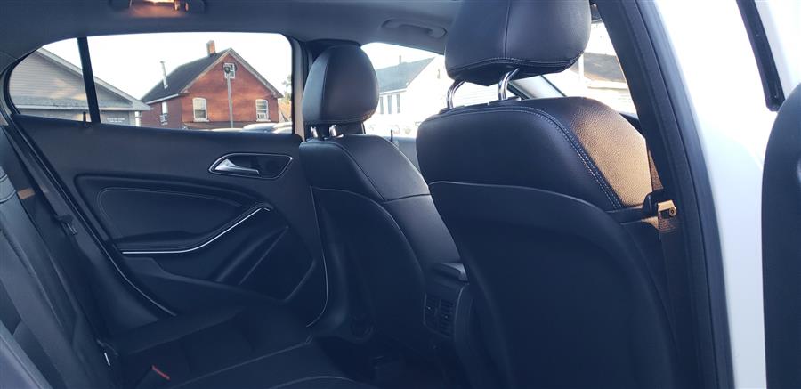 2015 Mercedes-Benz GLA-Class 4MATIC 4dr GLA 250 photo