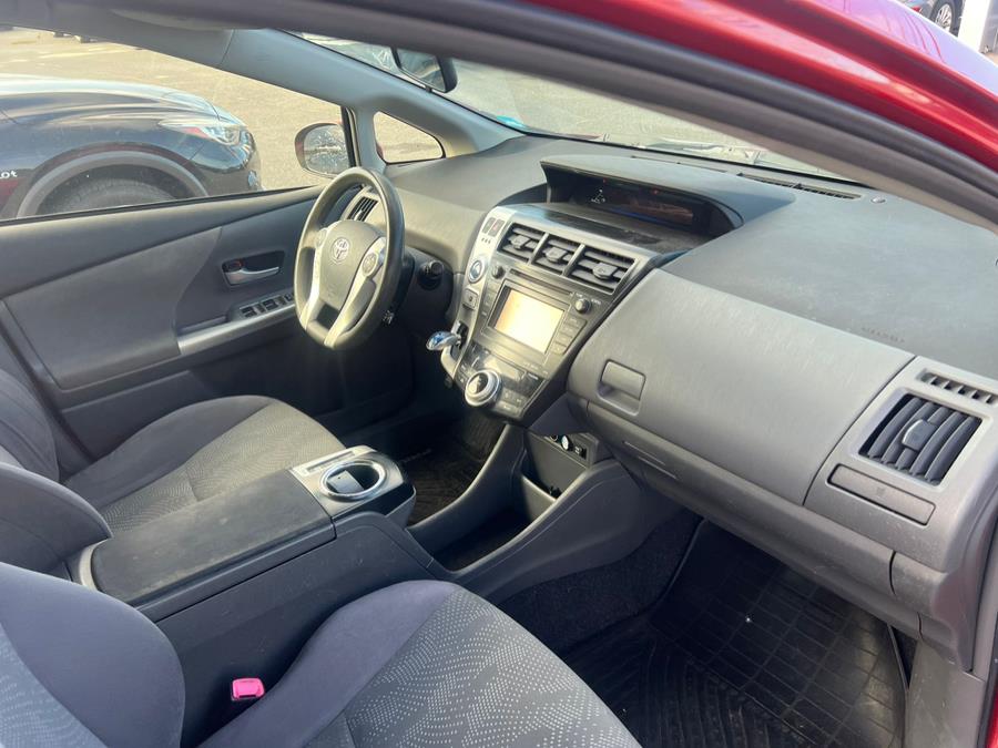 2012 Toyota Prius v Two photo