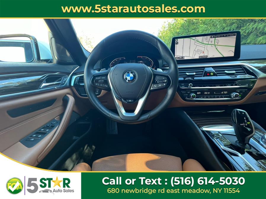 2021 BMW 5-Series 530i xDrive Sedan photo