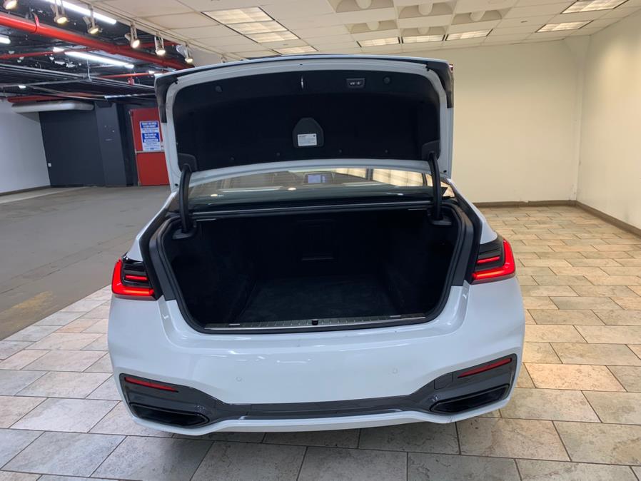 2021 BMW 7-Series 750i xDrive Sedan photo