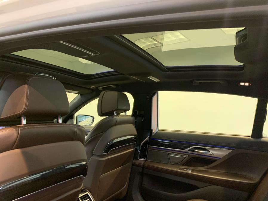 2021 BMW 7-Series 750i xDrive Sedan photo