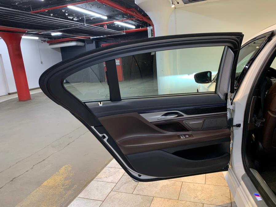 2021 BMW 7-Series 750i xDrive Sedan photo