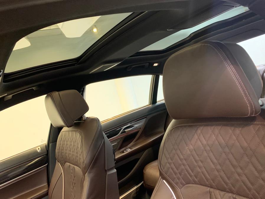 2021 BMW 7-Series 750i xDrive Sedan photo