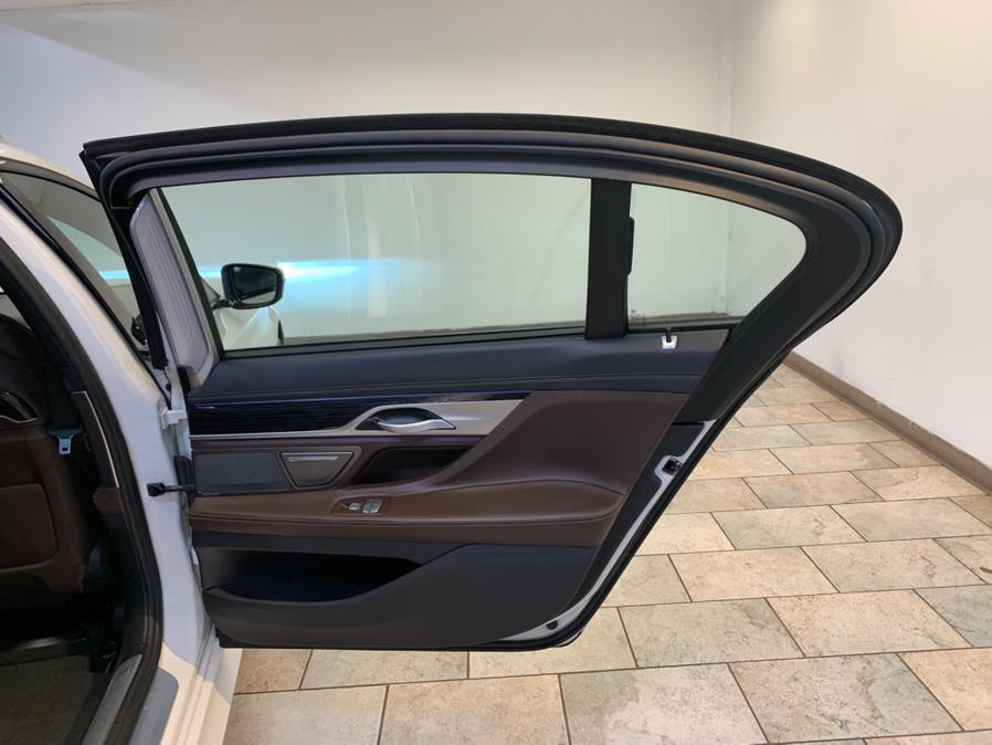 2021 BMW 7-Series 750i xDrive Sedan photo