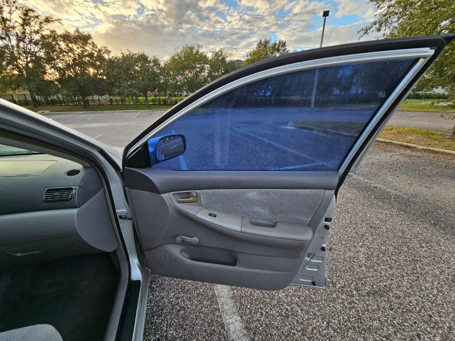 2005 Toyota Corolla CE photo