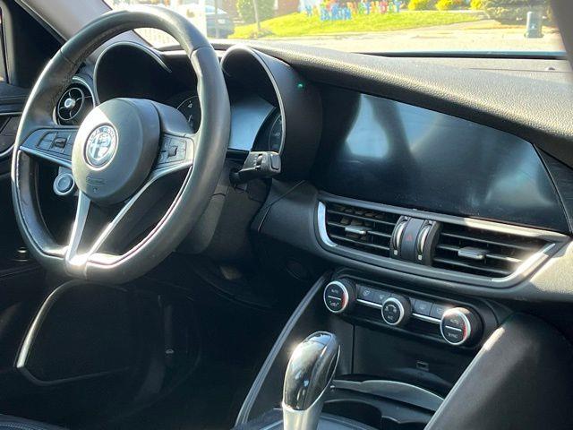 2019 Alfa Romeo Giulia photo