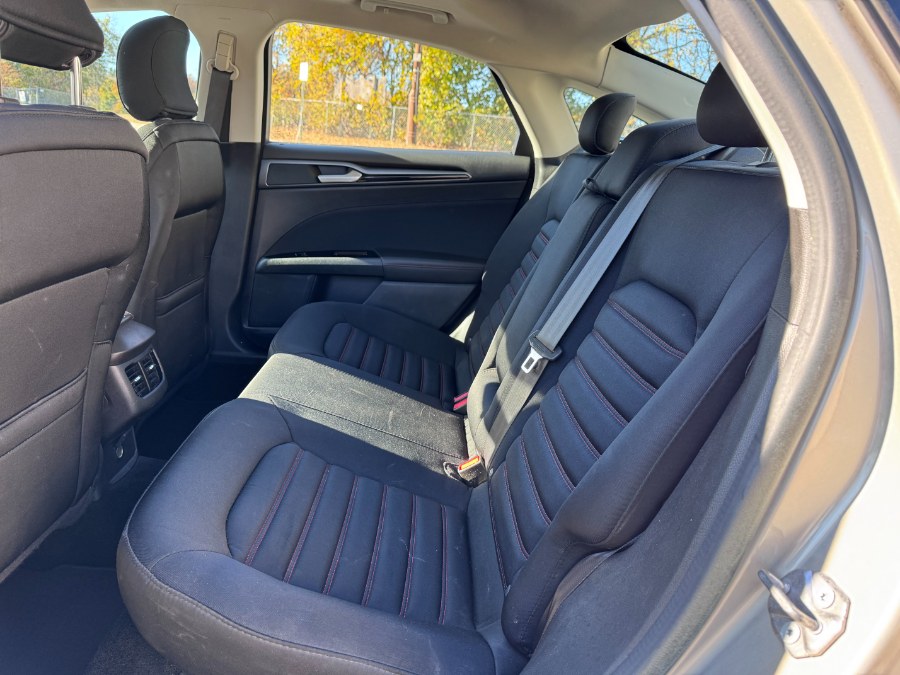 2016 Ford Fusion 4dr Sdn SE FWD photo