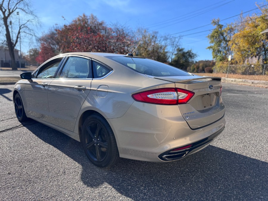 2016 Ford Fusion 4dr Sdn SE FWD photo