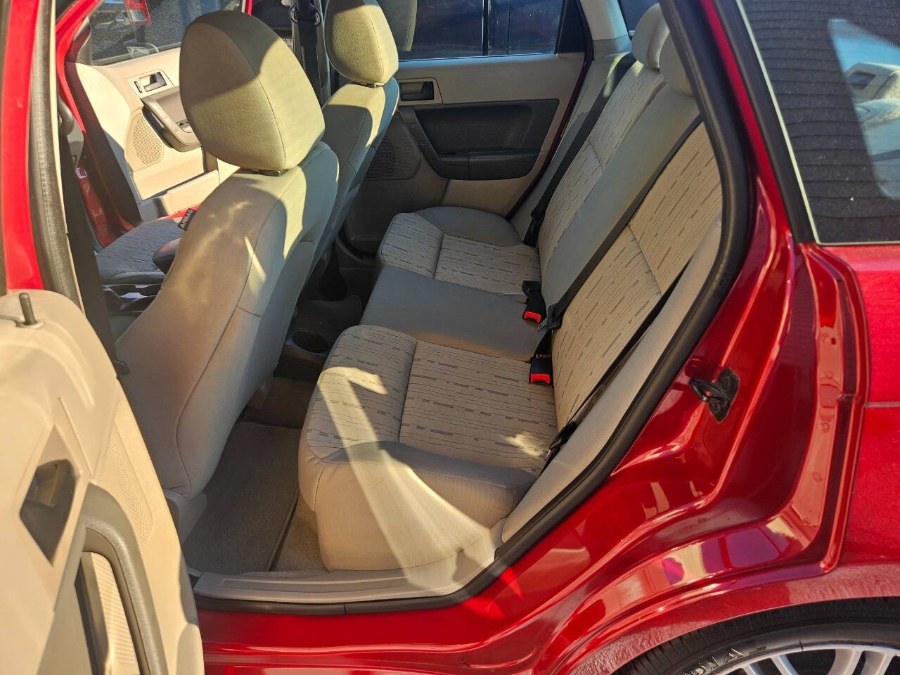 2010 Ford Focus SE photo