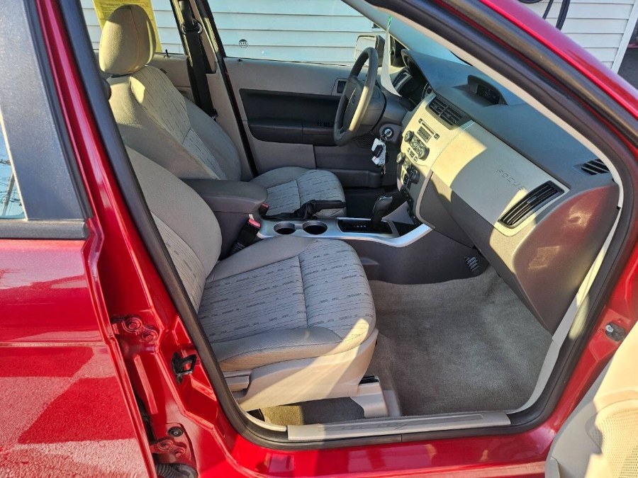 2010 Ford Focus SE photo