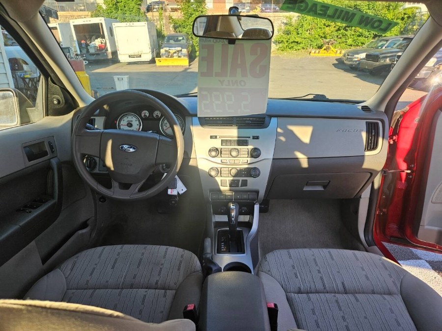 2010 Ford Focus SE photo