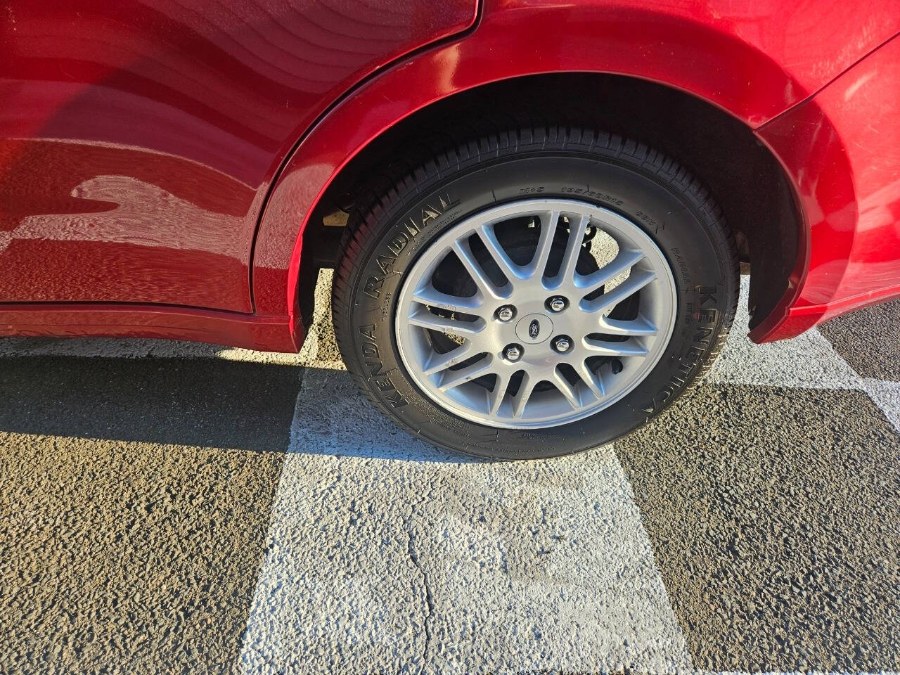 2010 Ford Focus SE photo