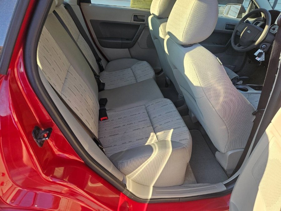 2010 Ford Focus SE photo
