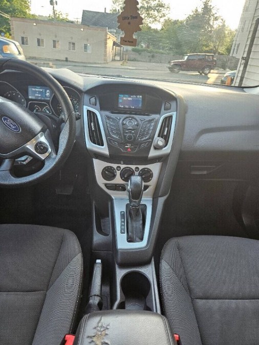 2012 Ford Focus SE photo