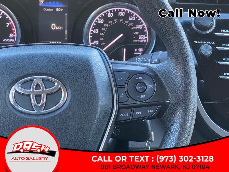 2018 Toyota Camry LE Auto (Natl) photo