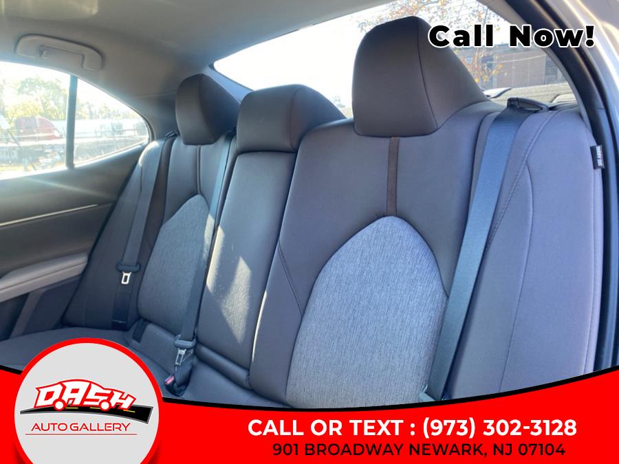 2018 Toyota Camry LE Auto (Natl) photo