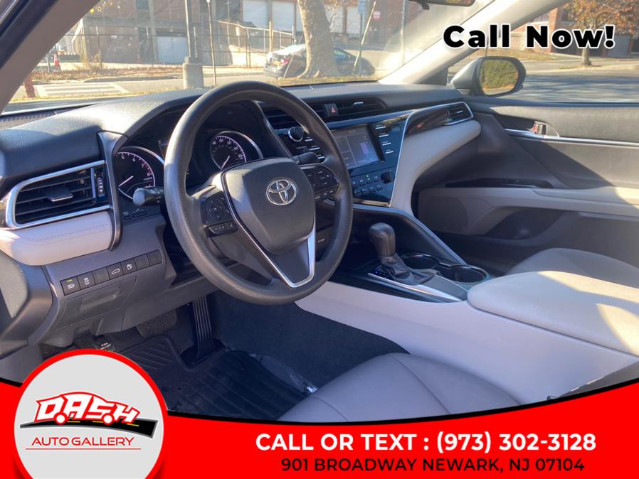 2018 Toyota Camry LE Auto (Natl) photo