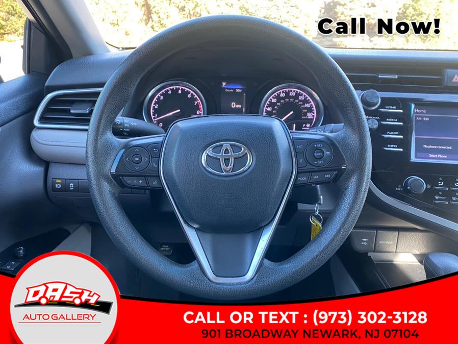 2018 Toyota Camry LE Auto (Natl) photo