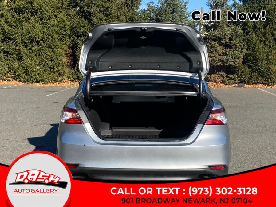 2018 Toyota Camry LE Auto (Natl) photo