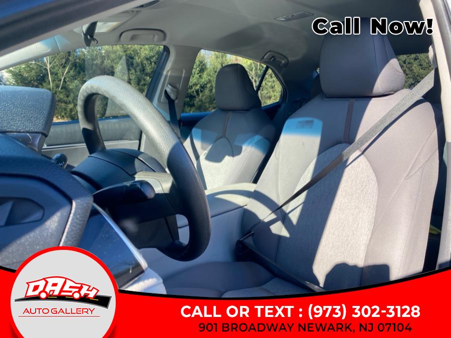 2018 Toyota Camry LE Auto (Natl) photo