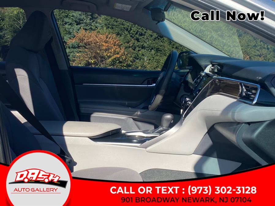 2018 Toyota Camry LE Auto (Natl) photo