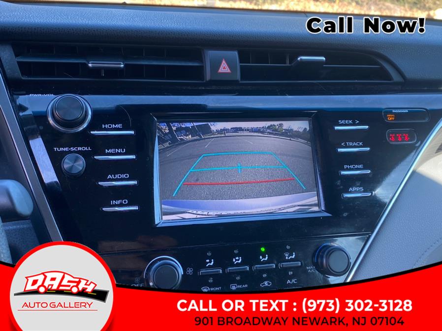 2018 Toyota Camry LE Auto (Natl) photo