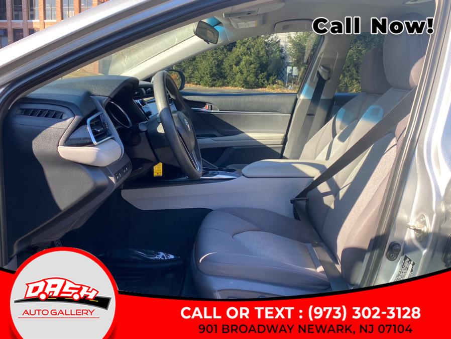 2018 Toyota Camry LE Auto (Natl) photo