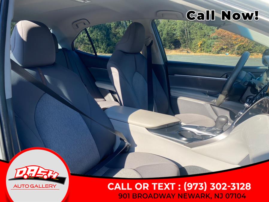 2018 Toyota Camry LE Auto (Natl) photo