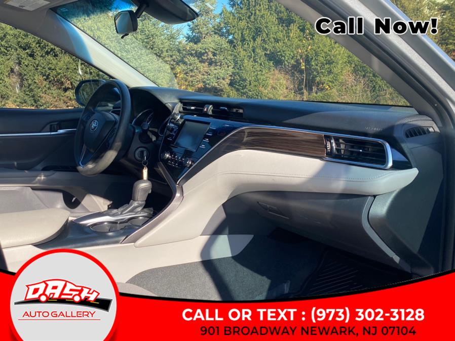2018 Toyota Camry LE Auto (Natl) photo