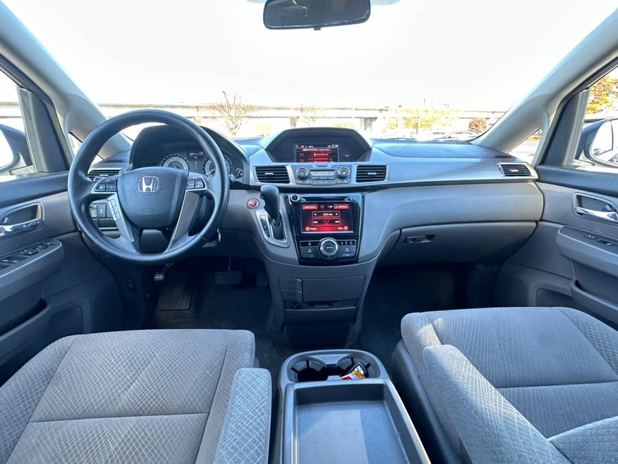 2016 Honda Odyssey 5dr EX photo