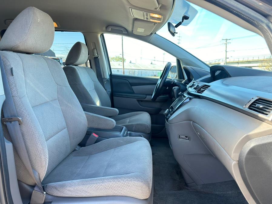 2016 Honda Odyssey 5dr EX photo