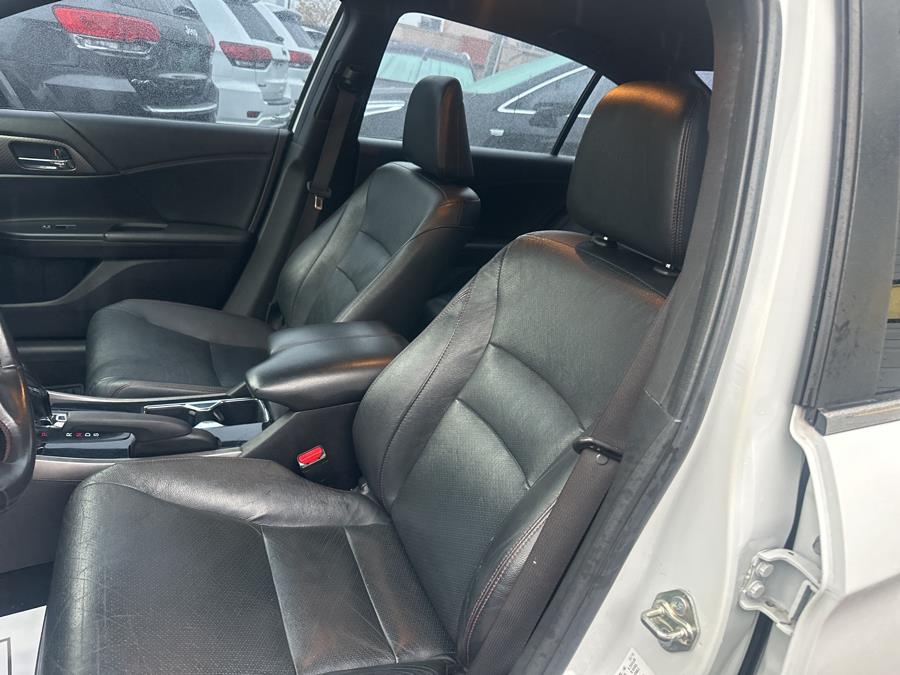 2017 Honda ACCORD SEDAN Sport SE CVT photo