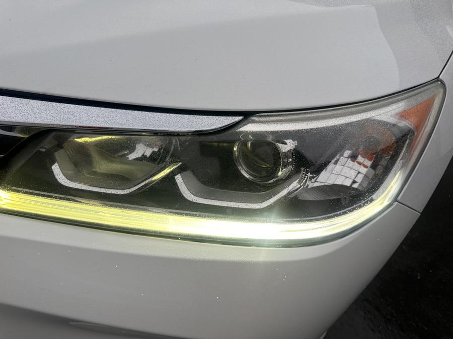 2017 Honda ACCORD SEDAN Sport SE CVT photo