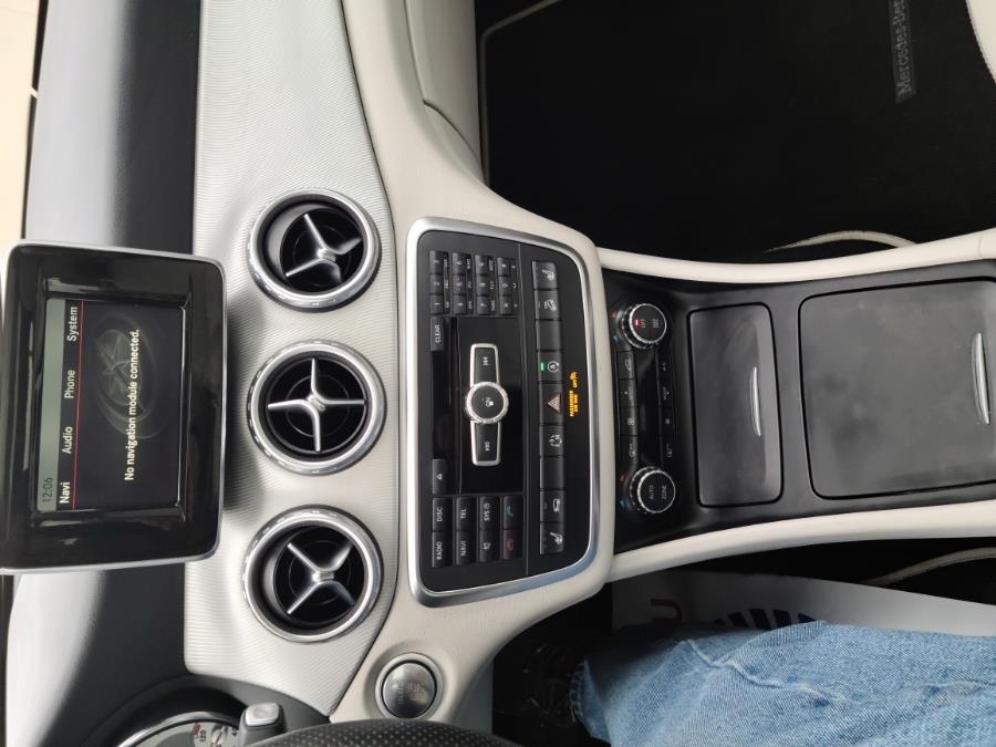 2015 Mercedes-Benz GLA-Class 4MATIC 4dr GLA250 photo