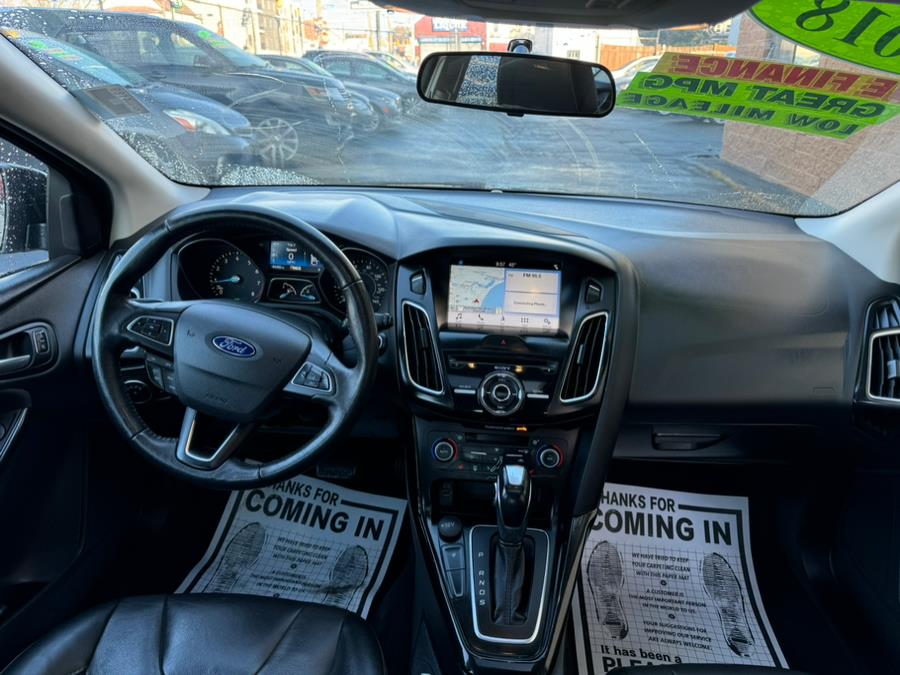 2018 Ford Focus Titanium Hatch photo
