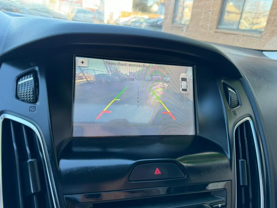 2018 Ford Focus Titanium Hatch photo