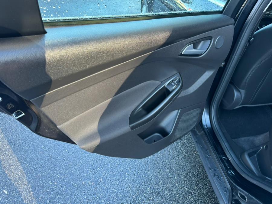 2018 Ford Focus Titanium Hatch photo